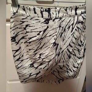 100% silk ,tiger print lined faux wrap skirt. Ivory/Black. Size 4 NWT